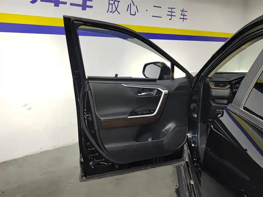 Toyota Wildlander 2021 из CN, фото 2