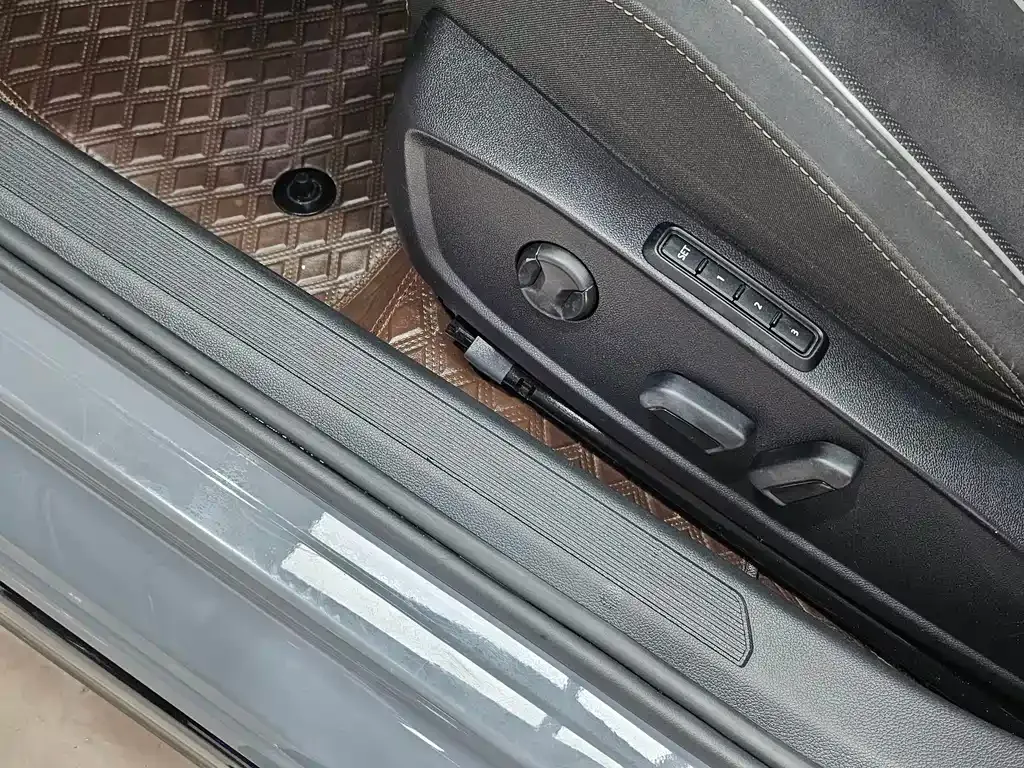 Volkswagen Golf 2022 из CN, фото 8