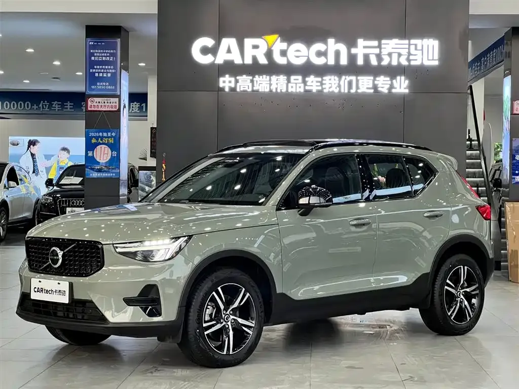 Volvo XC40 — фото 1