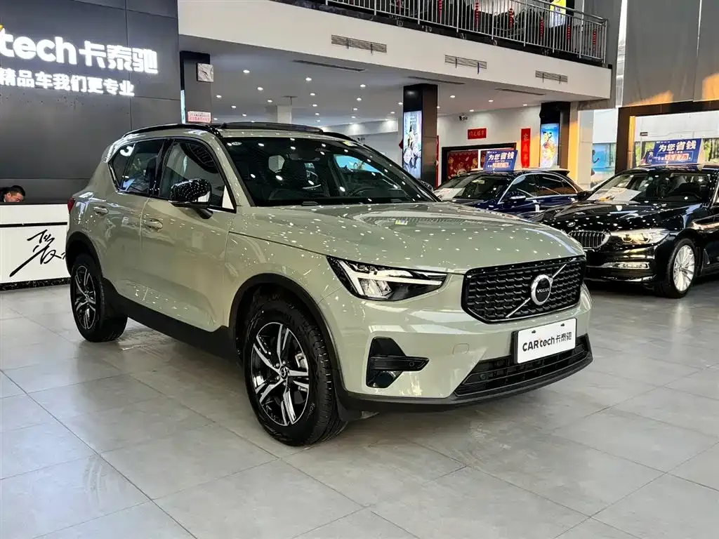 Volvo XC40 — фото 3