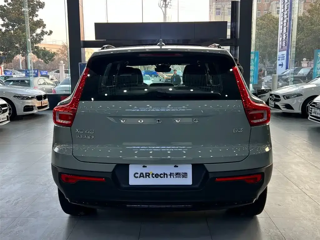 Volvo XC40 — фото 4