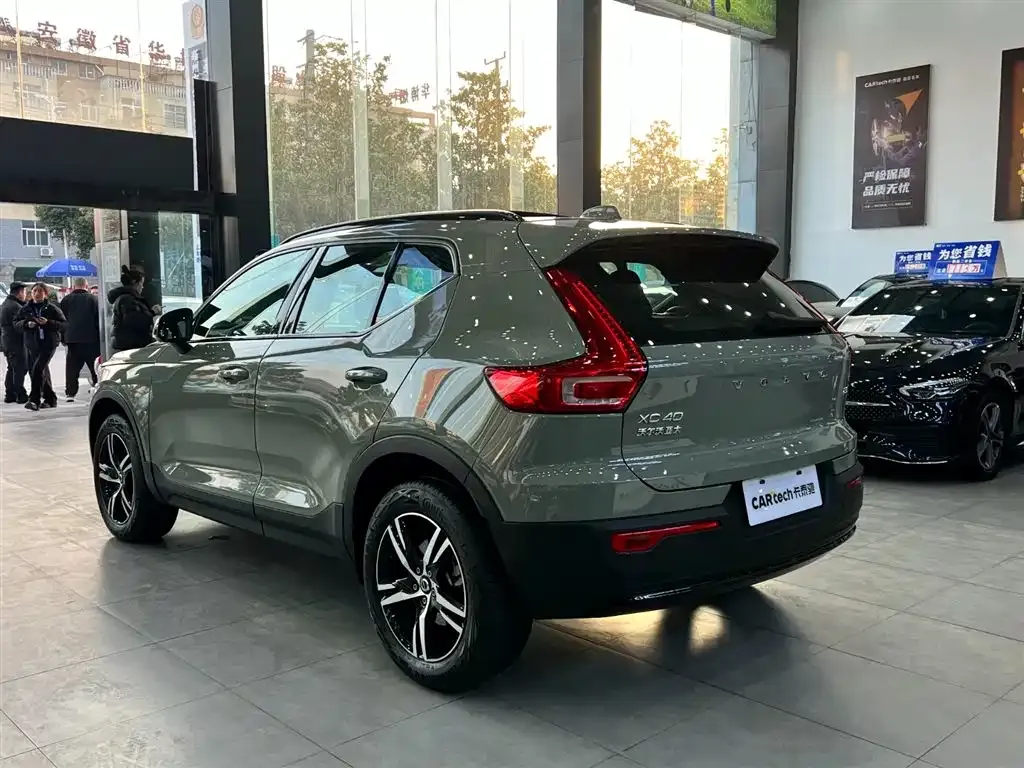 Volvo XC40 — фото 9