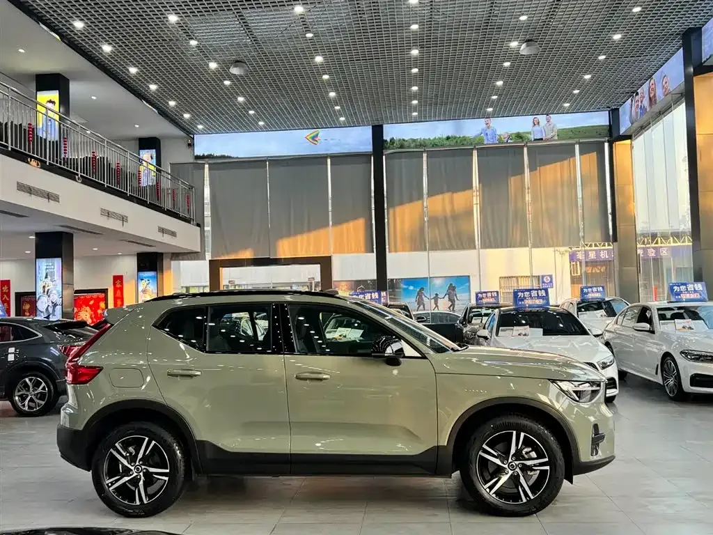 Volvo XC40 — фото 7
