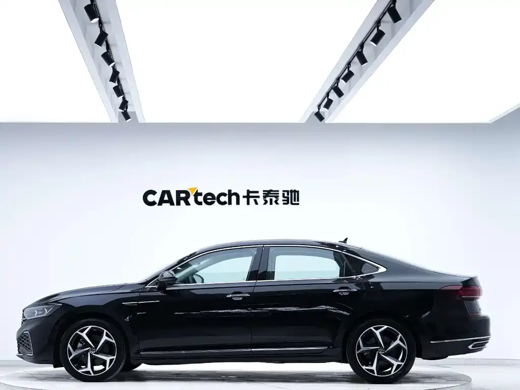 Volkswagen Passat 2023 из CN, фото 3