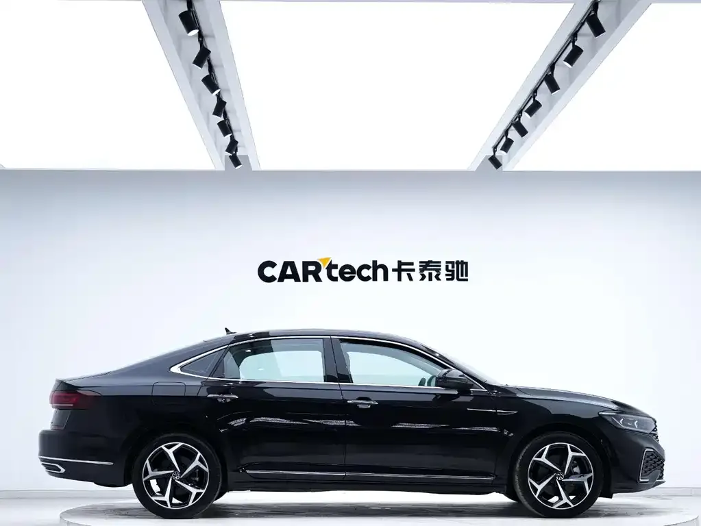 Volkswagen Passat 2023 из CN, фото 2