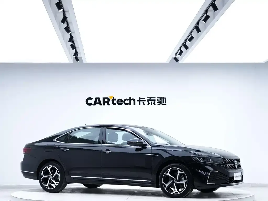 Volkswagen Passat 2023 из CN, фото 7