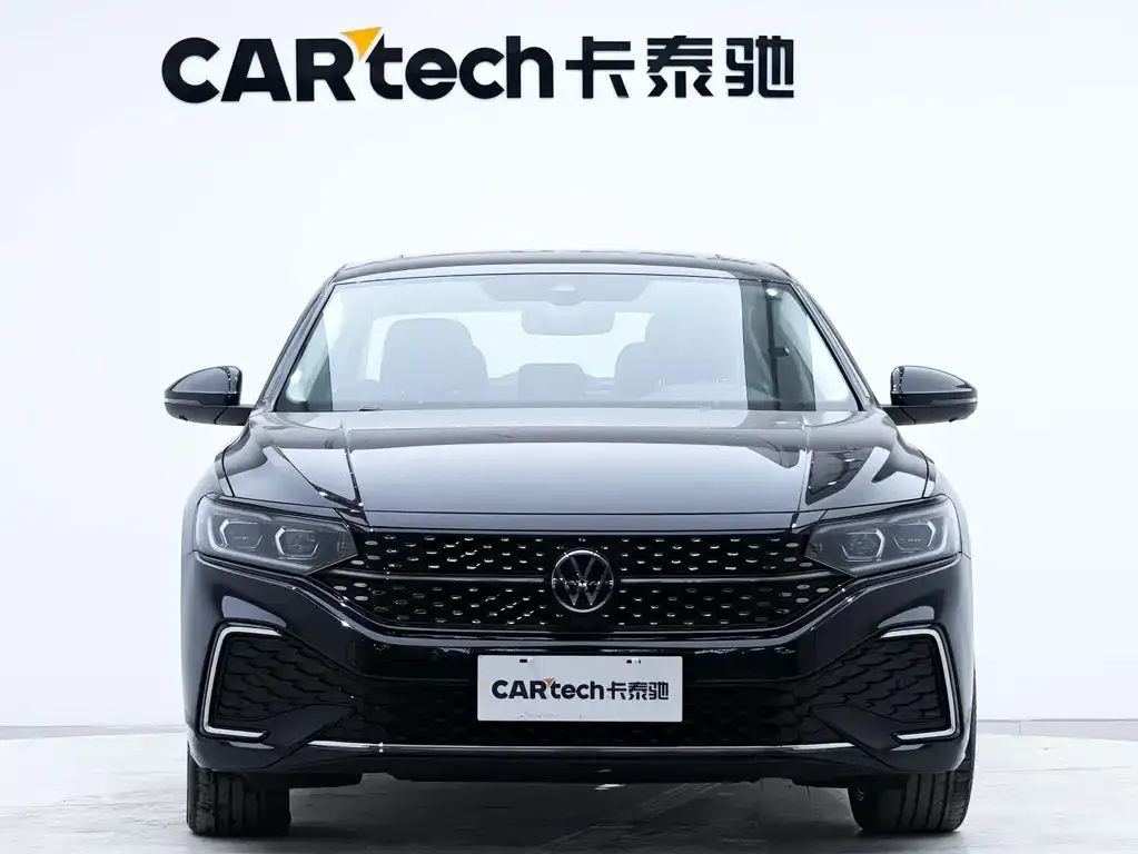 Volkswagen Passat 2023 из CN, фото 10