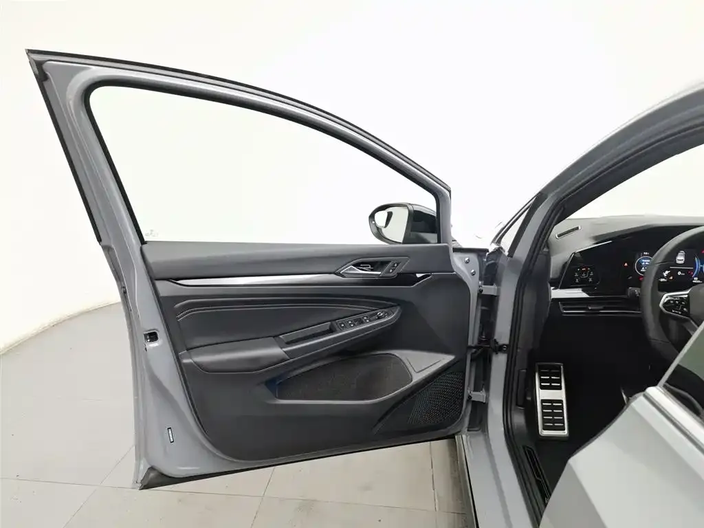 Volkswagen Golf 2022 из CN, фото 3