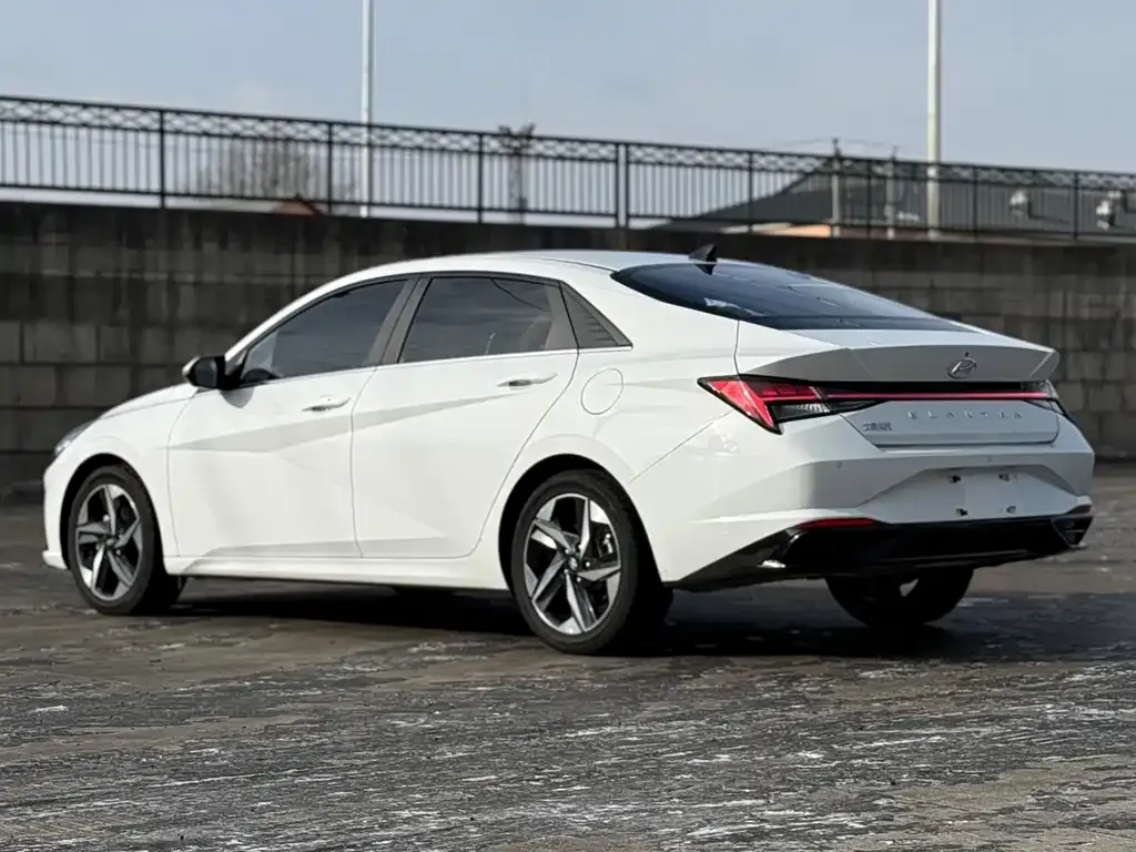 Hyundai Elantra 2022 из CN, фото 10