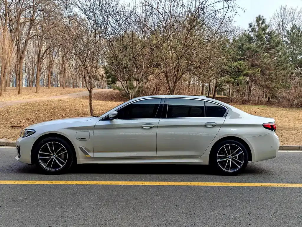 BMW 5 Series New Energy — фото 9