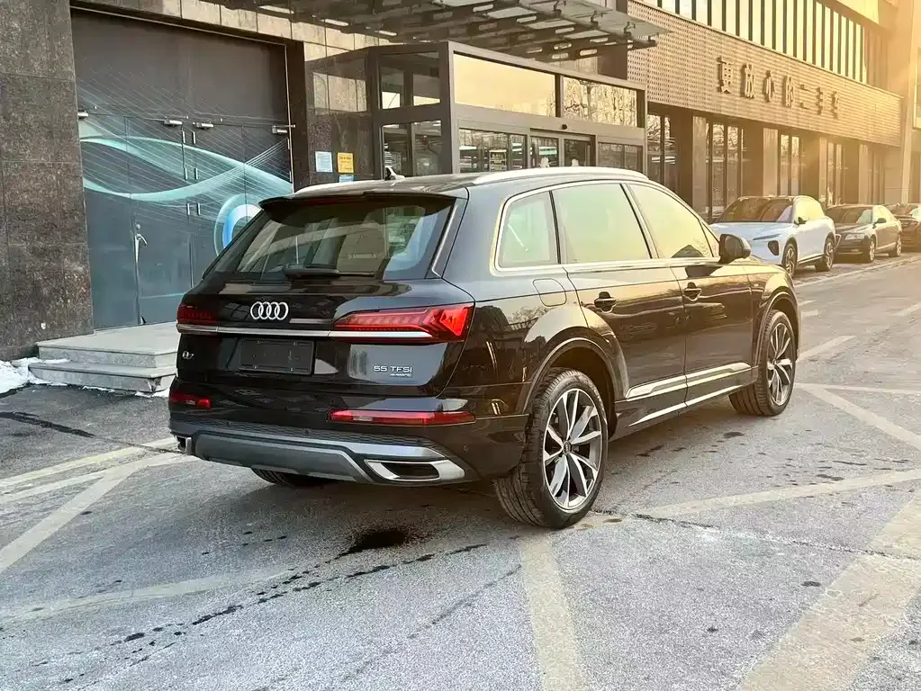 Audi Q7 2021 из CN, фото 6