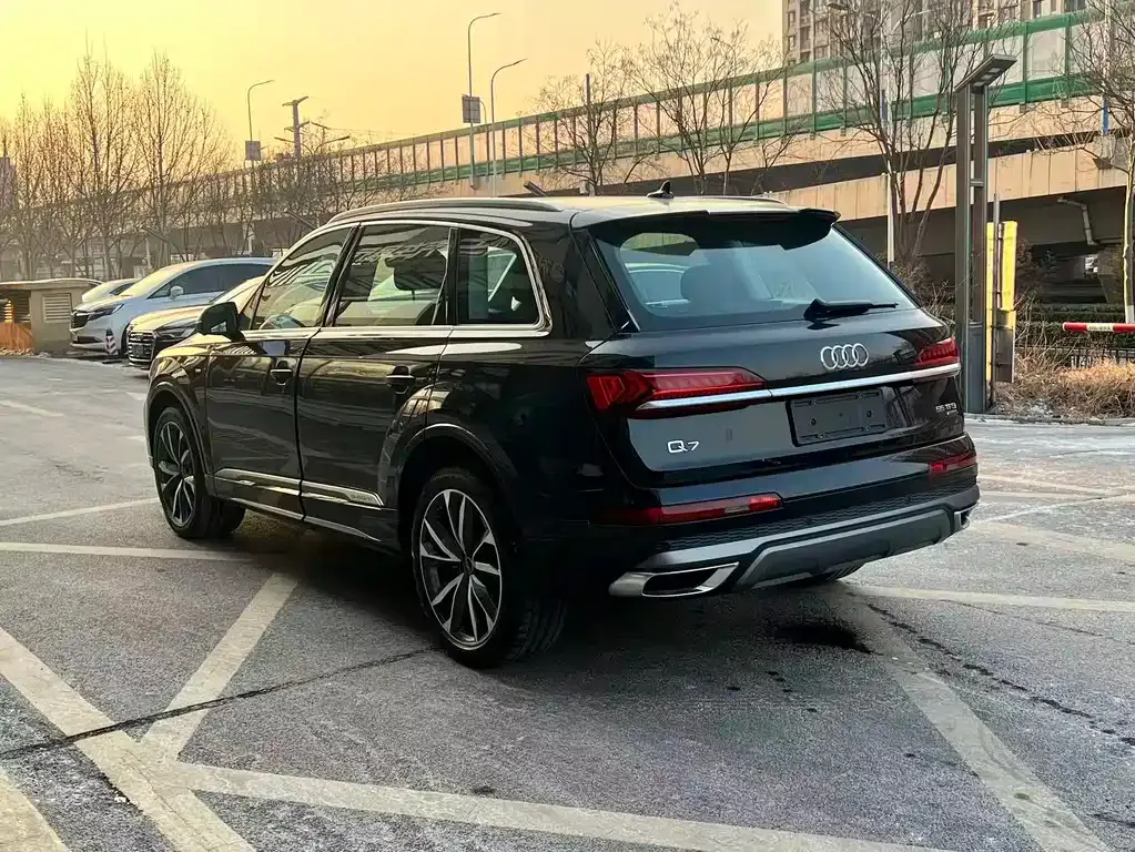 Audi Q7 2021 из CN, фото 9