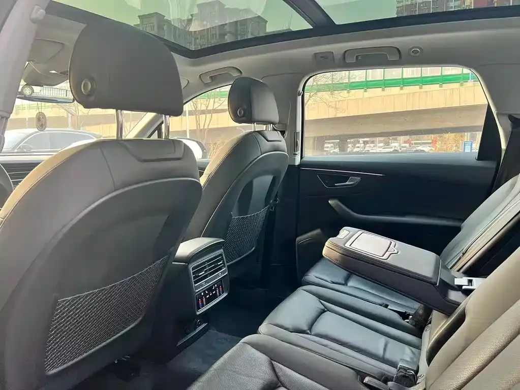 Audi Q7 2021 из CN, фото 3