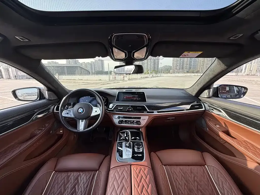 BMW 7 Series 2021 из CN, фото 10