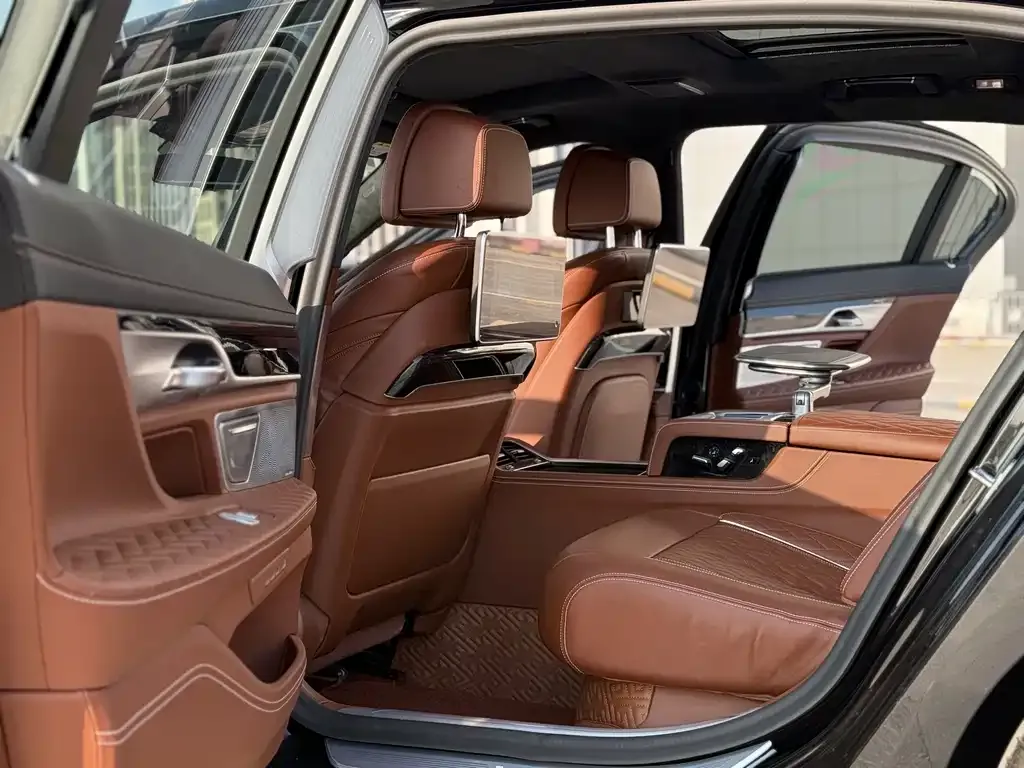 BMW 7 Series 2021 из CN, фото 7