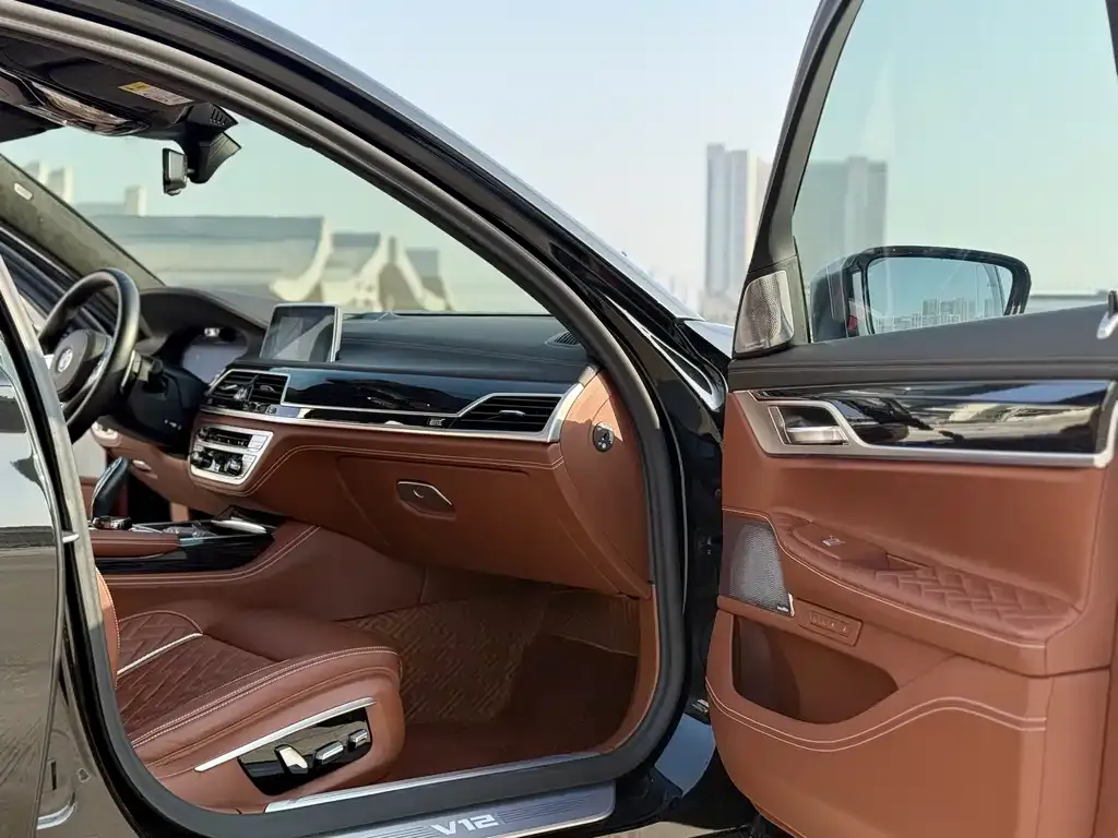 BMW 7 Series 2021 из CN, фото 2