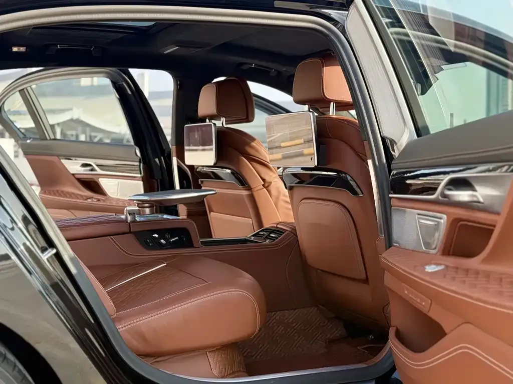 BMW 7 Series 2021 из CN, фото 8