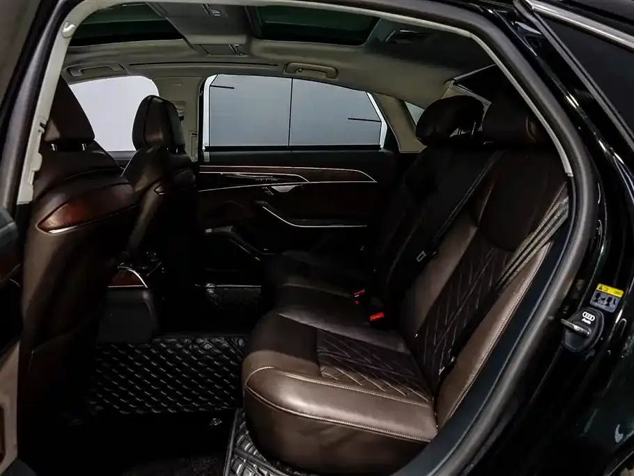 Audi A8 2022 из CN, фото 3