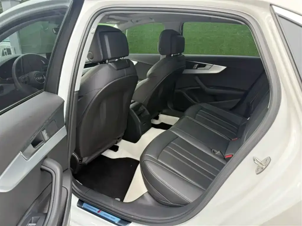 Audi A4L 2024 из CN, фото 3