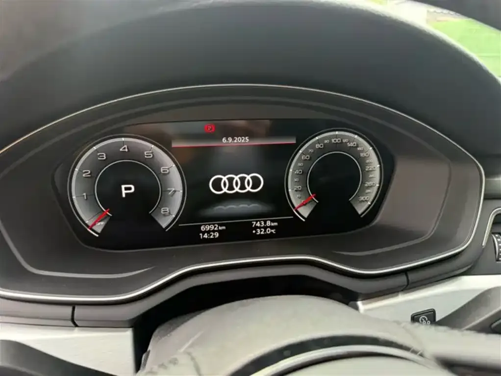 Audi A4L 2024 из CN, фото 6