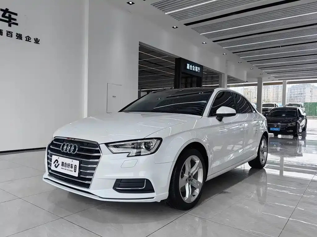 Audi A3 — фото 1