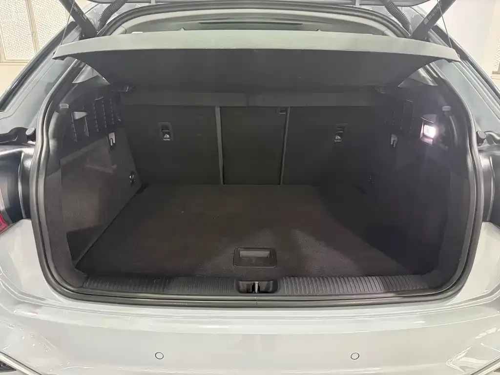 Audi Q2L 2024 из CN, фото 8