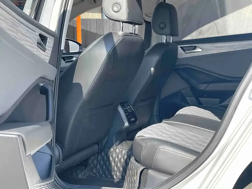 Volkswagen Sagitar 2023 из CN, фото 2
