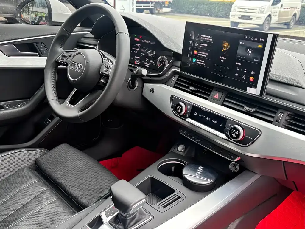Audi A4L 2022 из CN, фото 7