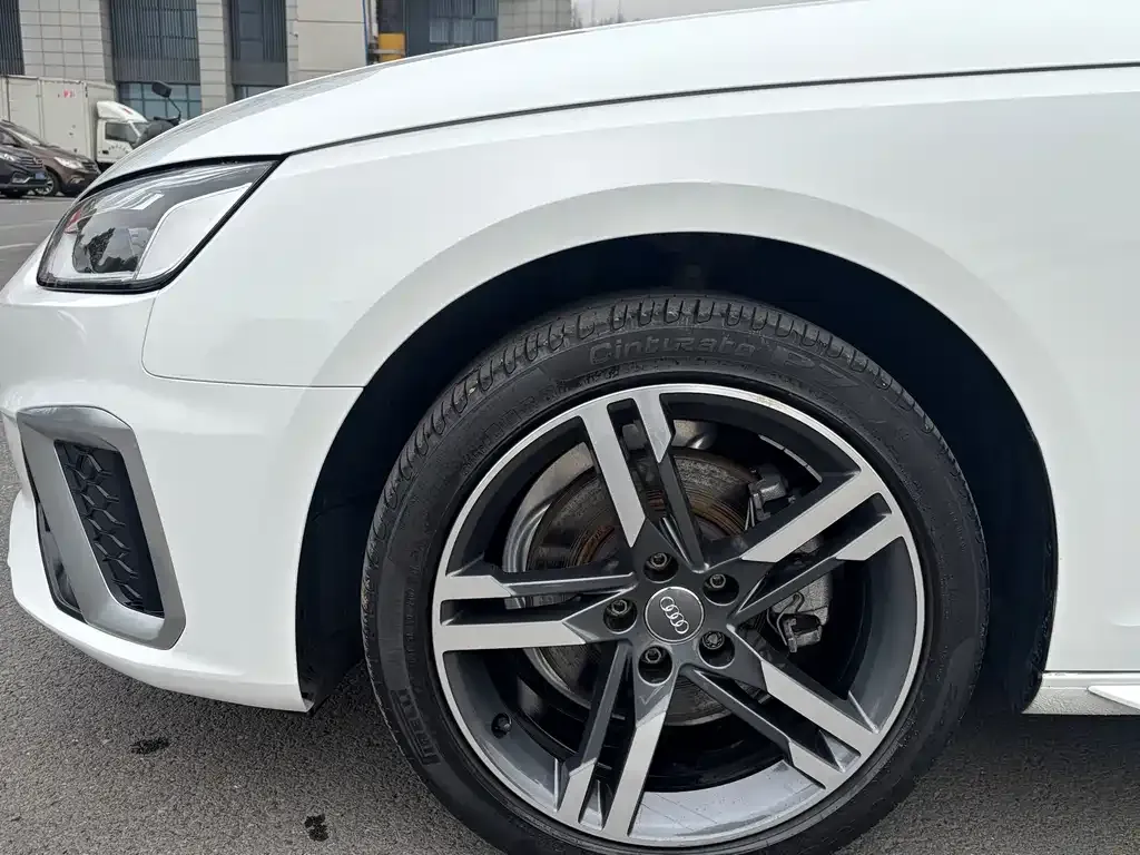 Audi A4L 2022 из CN, фото 9