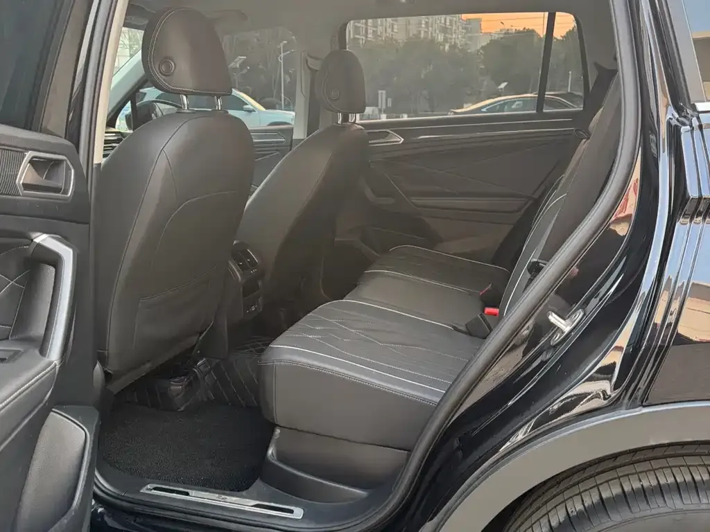 Volkswagen Tiguan L 2023 из CN, фото 3