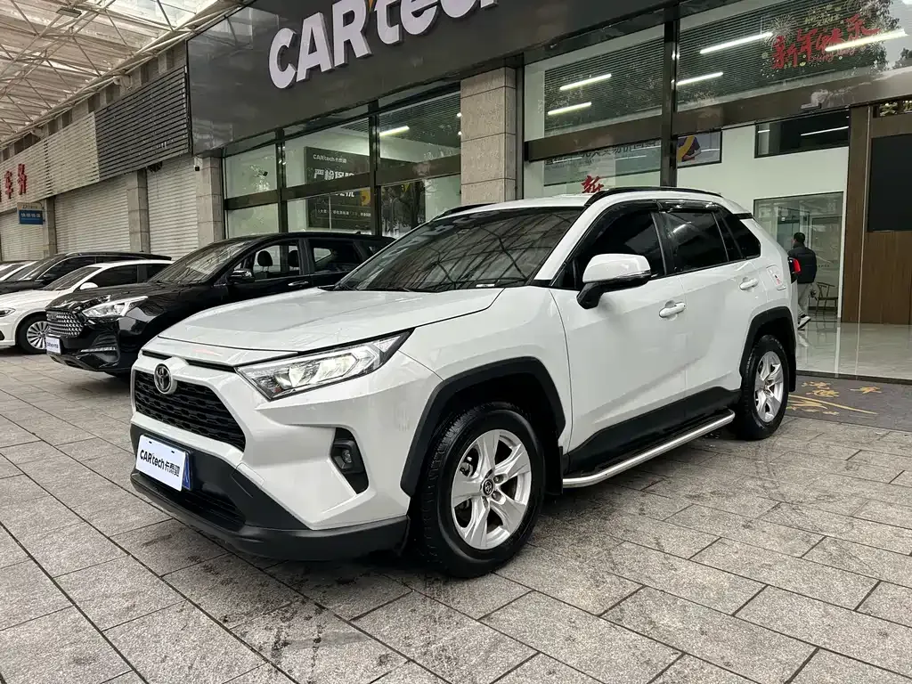 Toyota RAV4 2024 из CN, фото 1