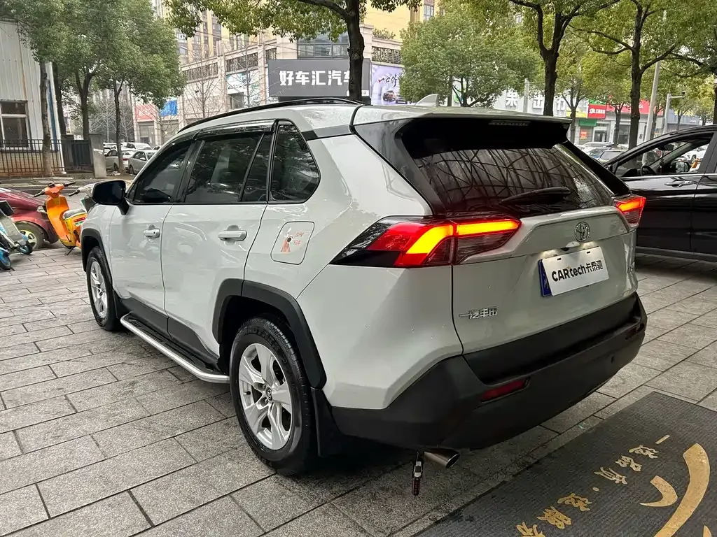 Toyota RAV4 2024 из CN, фото 8