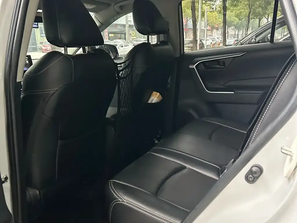 Toyota RAV4 2024 из CN, фото 4
