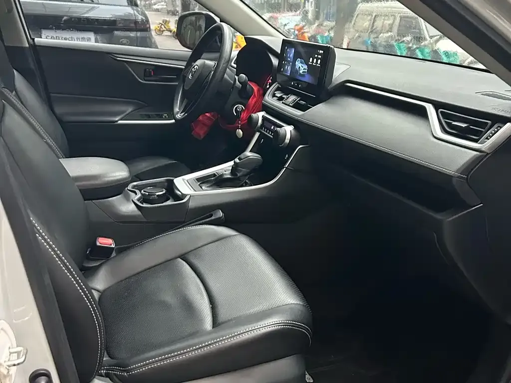 Toyota RAV4 2024 из CN, фото 5