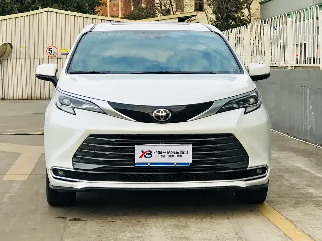 Toyota Sienna — фото 8
