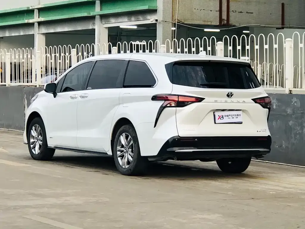 Toyota Sienna — фото 4
