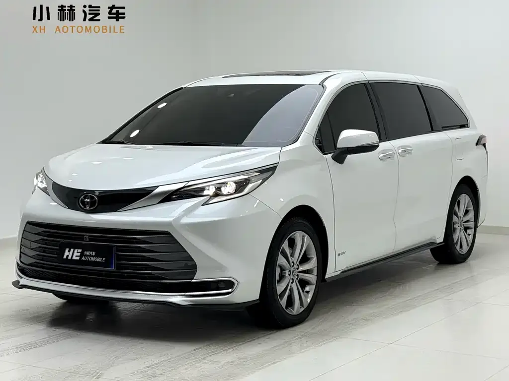 Toyota Sienna — фото 1