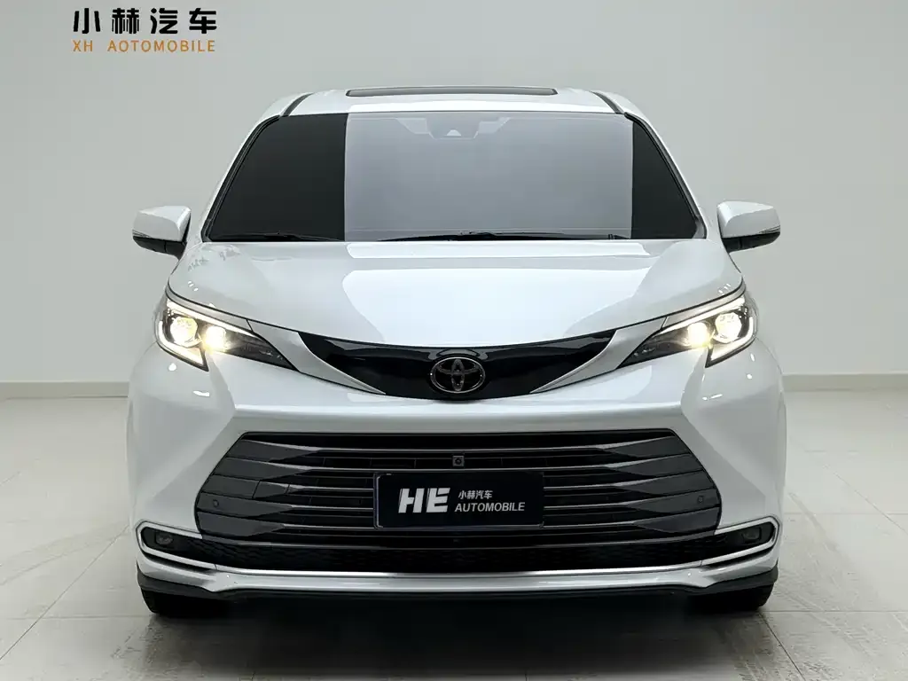 Toyota Sienna — фото 2
