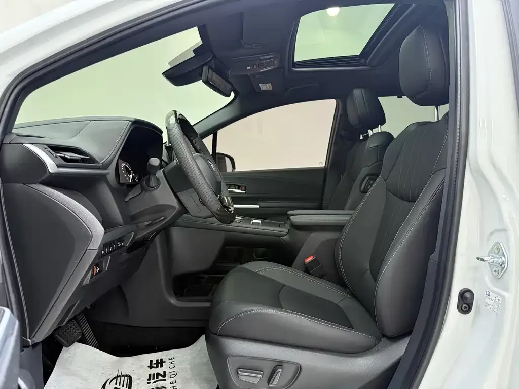 Toyota Sienna — фото 9