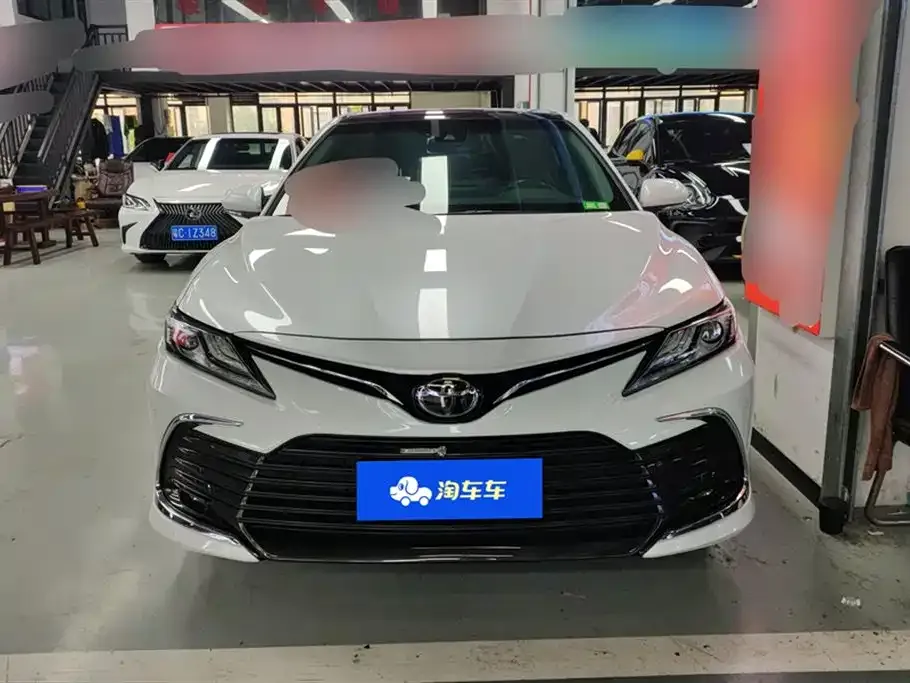 Toyota Camry — фото 9