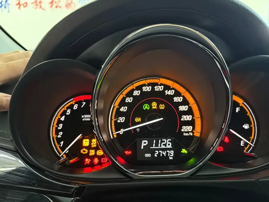 Toyota Yaris L — фото 9