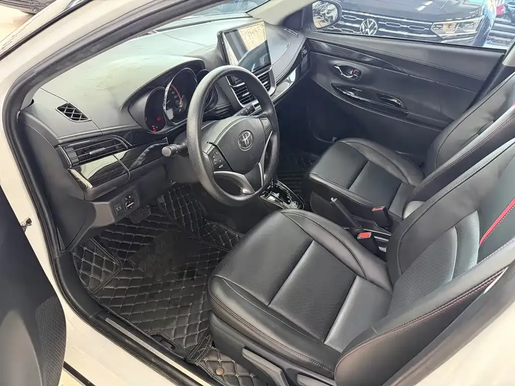 Toyota Yaris L — фото 3