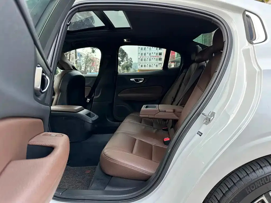 Volvo S60 2021 из CN, фото 7