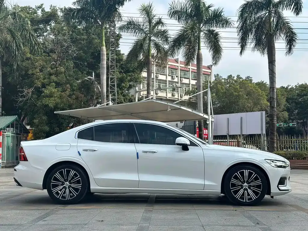 Volvo S60 2021 из CN, фото 4