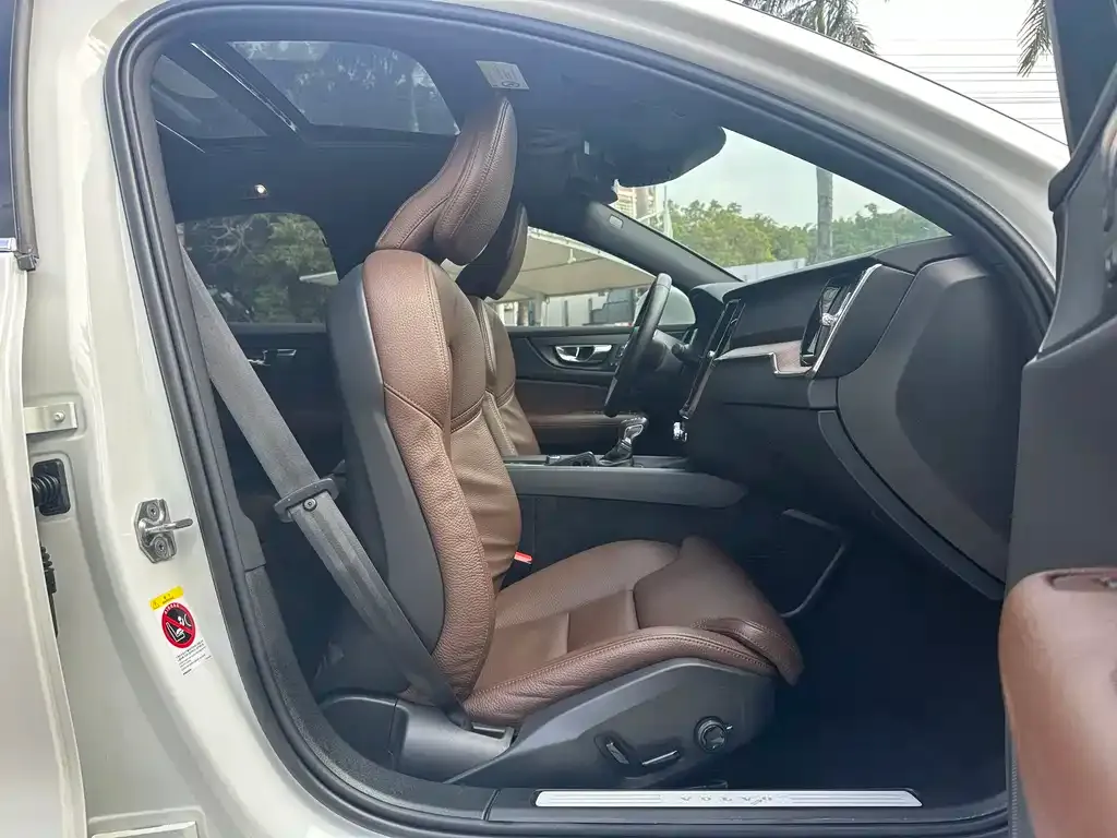 Volvo S60 2021 из CN, фото 8