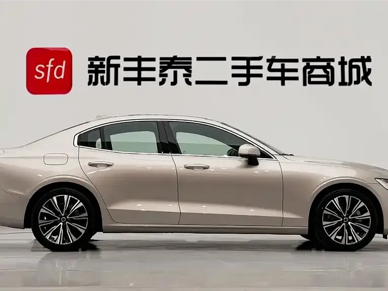 Volvo S60 — фото 9