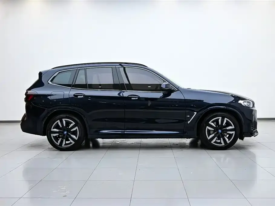BMW iX3 — фото 4