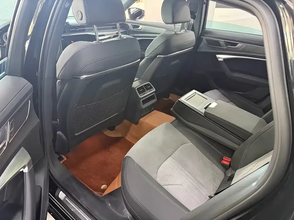 Audi A6L 2024 из CN, фото 5