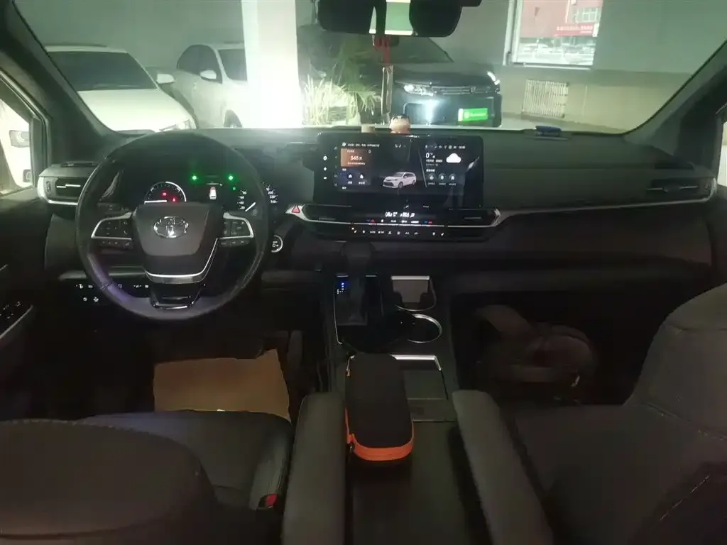 Toyota Sienna 2024 из CN, фото 3
