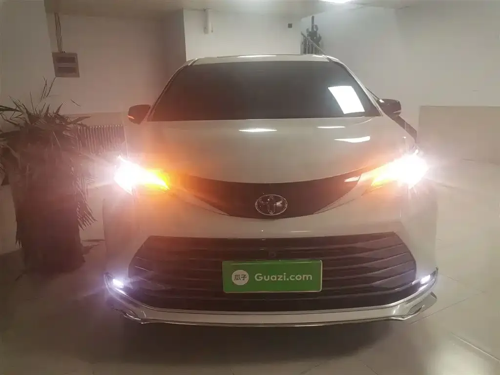 Toyota Sienna 2024 из CN, фото 9